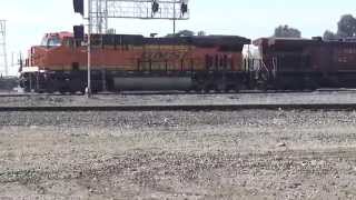preview picture of video '5 BNSF trains/ movements @ Stockton diamond [HD]'