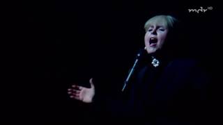 Die Liebe Ist Größer Als Das Leben Lyrics English Translation