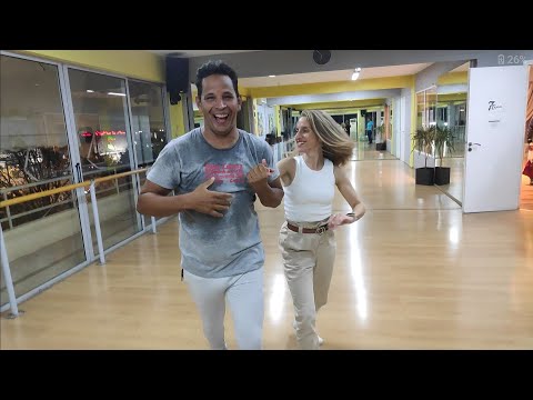 Cuban salsa figura - Cuban Casino figura - social dance figura variation with Yanek Revilla (1)