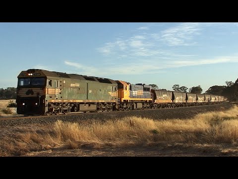 EMD Powered Locomotives hauling the Grain: Australian Trains