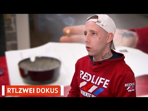 Shocking letter from the youth welfare office: Chris has to pay! 😱💸 | Poor Germany | RTLZWEI Docu...