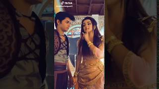Download lagu Hot Avneet Kaur Kissing In Siddhart Nigam In Public Place😨| Hot Video mp3
