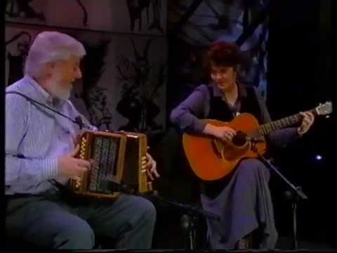 Irish accordion : Joe Burke plays 2 hornpipes, accompanied by Anne Conroy
