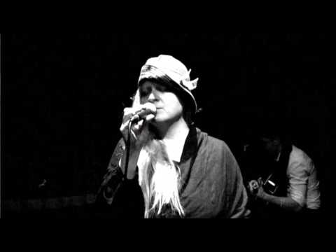 Uusikuu - Kylmä Rakkaus (Live Music Video)