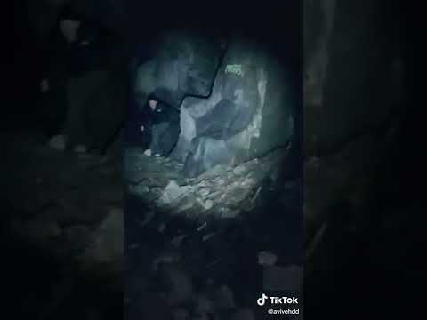 Alleine in der verlassenen Höhle, doch dann..