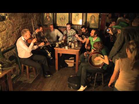 St. Patrick's Day in Dublin - 'Black is the Colour':Traditional Irish Music from LiveTrad.com