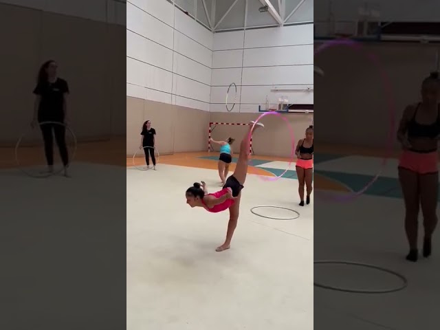 Vídeo relacionado con Gimnasia rítmica: Locos por los deportes (LITERATURA INFANTIL - Locos por los deportes)