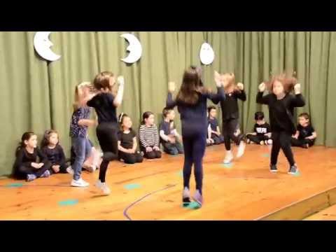 A casa do tío Nicanor no festival das letras galegas 2015. Nenos e nenas de infantil 5 anos