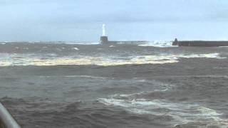 preview picture of video 'Stormy weather at Aberdeen Harbour entrance (25th September 2012) HD'