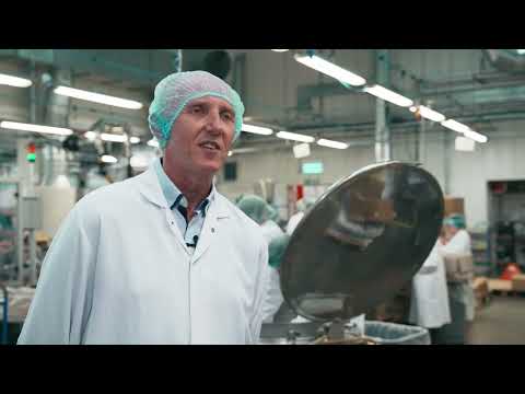 Nossa fábrica com Dave Bishop Neals Yard Remedies