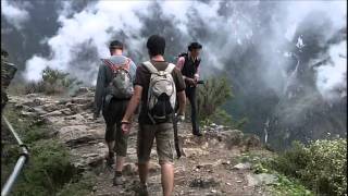 Video : China : The waterfalls at Tiger Leaping Gorge 虎跳峡