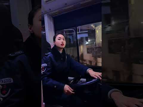 停车场，收车春天的第一场雪 公交人