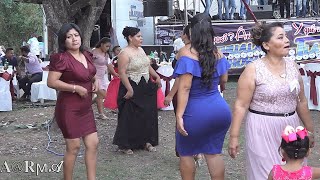 Let's dance at the wedding