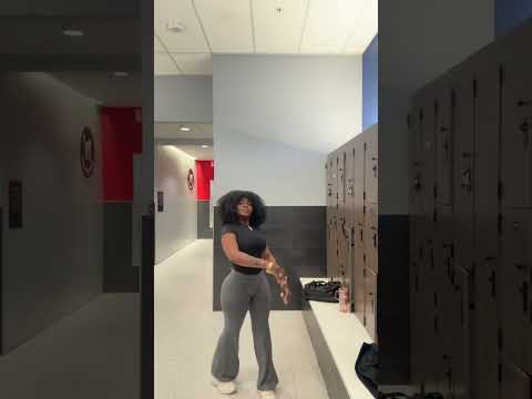 She is an AMAZING dancer with GREAT moves  #blackisbeautiful 😅#blackqueen #blackisbeautiful