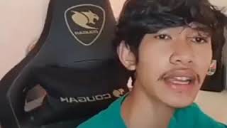 Download lagu vidio budi vs Aura kasih mp3