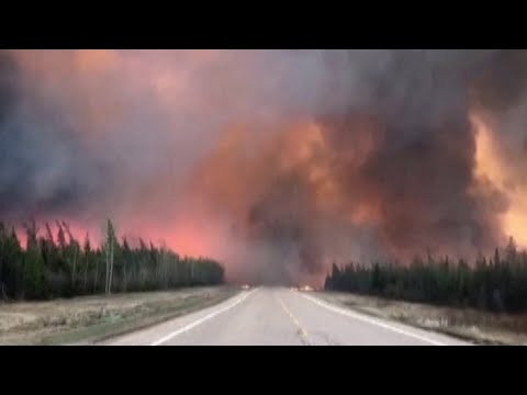 WATCH | Plumes of wildfire smoke fill the sky in Northwest Territories