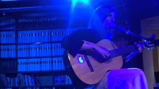 "Hunter", Aldous Harding - Paris, Mars 2016