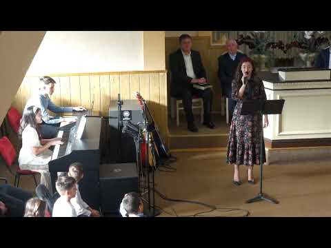 Naomi si Rahela Buble: Natura cântă imnul Lui