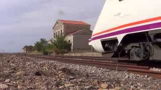 preview picture of video 'Renfe 598 DMU by Usagre-Bienvenida'