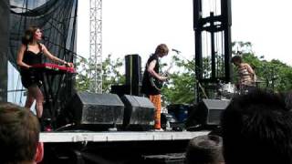 Chairlift - Dixie Gypsy / Make Your Mind Up - Live at Lollapalooza 2009
