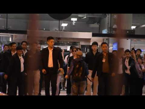 170429 Seohyun & Yuri at Suvarnabhumi Airport