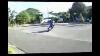 preview picture of video 'Honda Karisma-125D Moto Gymkhana Practice MOGYSOCT Moto Gymkhana Solo Community Indonesia'