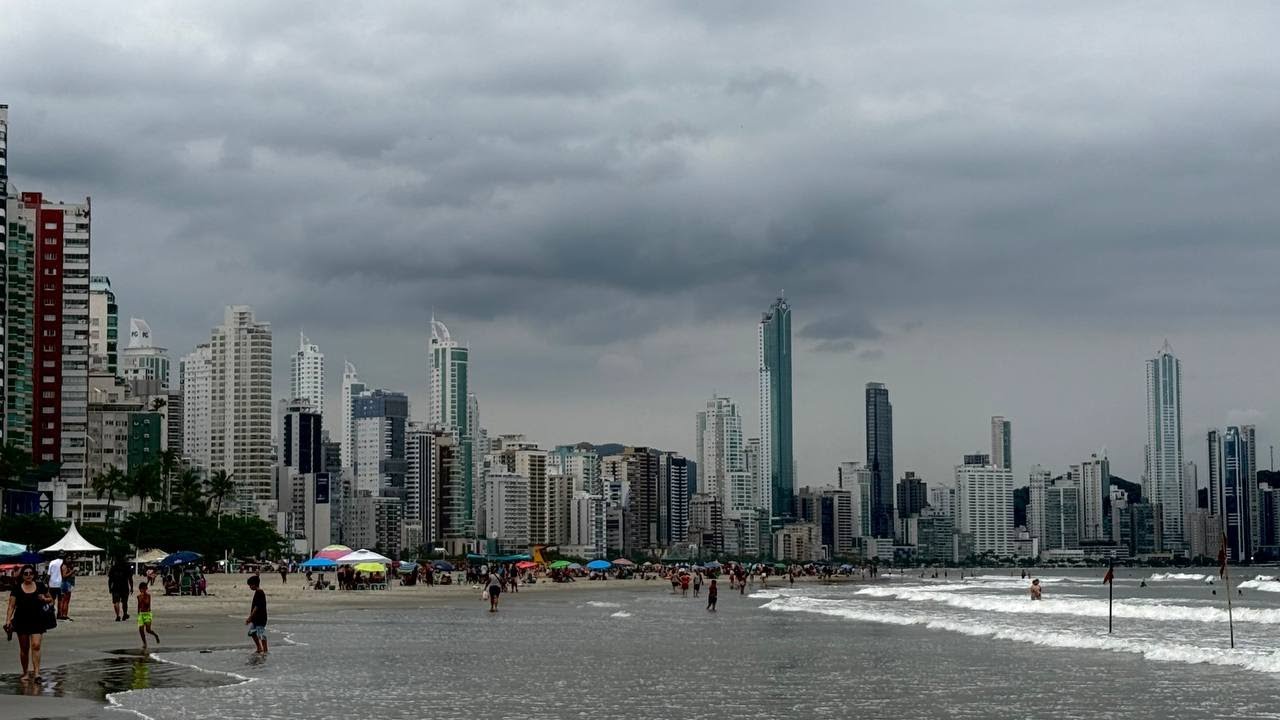 CHUVA chegando em Balneário Camboriú ao vivo 18/02/2025