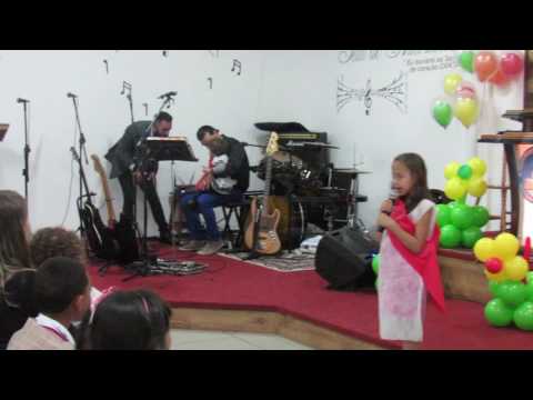 Lara louvando Trem Alegre (Tya Lu)