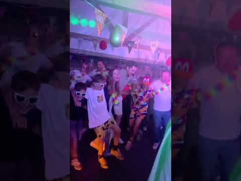 Feest met DJ Mister Jones in Bathmen