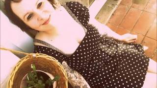 women market   mini-skirt minnie (Wilson Pickett cover)