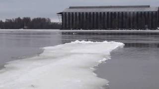 preview picture of video 'Jäät liikkeellä / Ice on the road on Kokemäenjoki river, 5.4.2010'