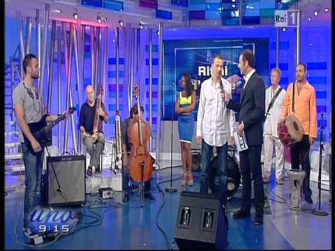 Luca Pugliese live a Rai Uno con la Fluido Ligneo etnic orchestra