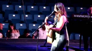 Kany Garcia - Demasiado Bueno - En Vivo