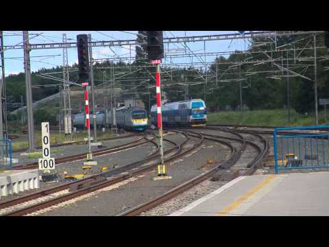 Odjezd ČD 471.064-6 + Prujezd ČD 682.006-2+Příjezd 163.241-3 ve stanici Praha-Líbeň