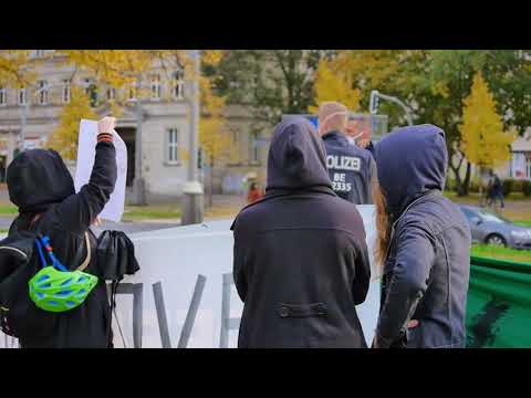 Berlin - Attila Hildmann Fangirls - Antiverschwurbelte Aktion - Gegen Querdenken 25.10.2020
