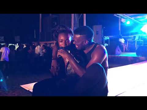 Updates: Salatiel performing Toi & Moi at the Kribi Trade Fare