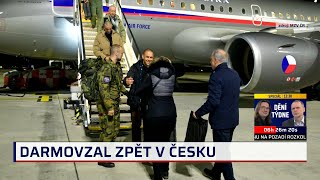 Darmovzal je v Praze, na letišti ho přivítali Babiš s Macinkou. Cítím se dobře, vzkázal