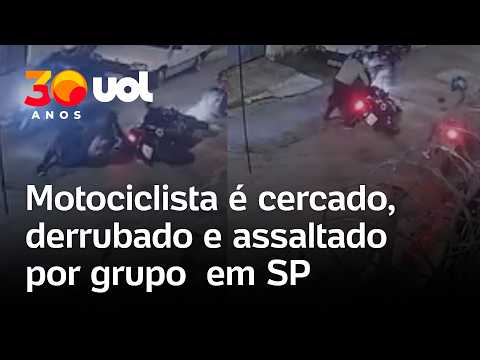 Motociclista é cercado, derrubado e assaltado por grupo na Brasilândia, em São Paulo; vídeo