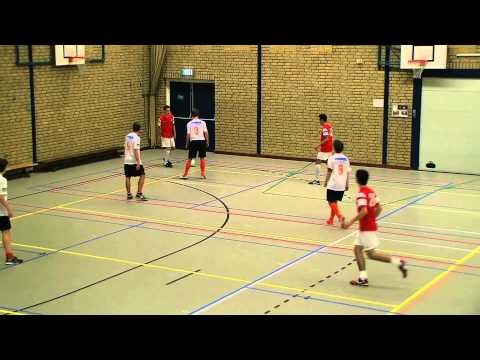 Zaalvoetbal Robur 11 - Victoria Boys 4_17122014