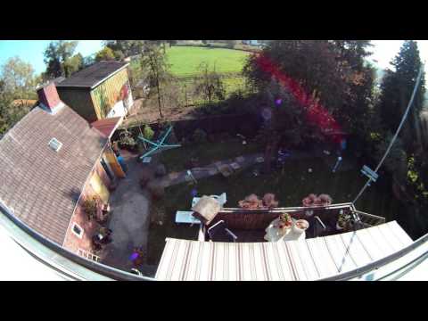 Sony HDR-AS15 Zeitrafferaufnahme. Gehwegplatten legen im Garten.