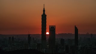縮時攝影：101南山懸日，太陽在101和南山中間