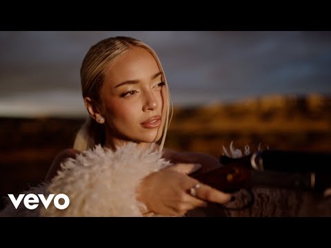 Ana Mena - Lárgate (Video Oficial)