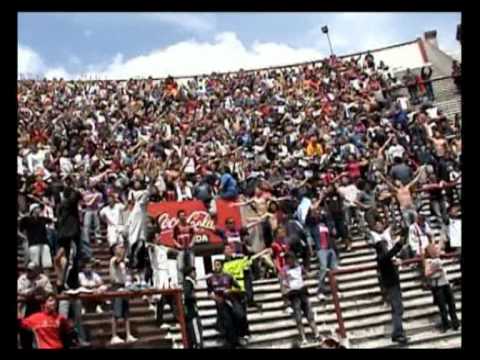 "Que te pasa quemero. Terrible previa de la gloriosa hinchada de San Lorenzo" Barra: La Gloriosa Butteler • Club: San Lorenzo