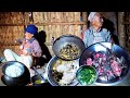 jungle man wife cooking toad curry and rice || village dinner cooking and enjoying ||