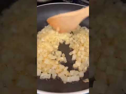 Put an onion in the freezer → no smell and easy cutting guaranteed!