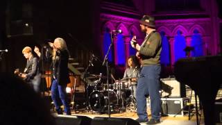 2014-02-12-Patti Smith-Apostel Paulus Kirche Berlin-05-Dancing barefoot