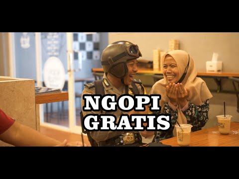 ngopi-gratis-pak-bhabin-polisi-motret