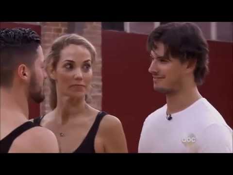Elizabeth Berkley & Val Chmerkovskiy - Salsa Trio Dance