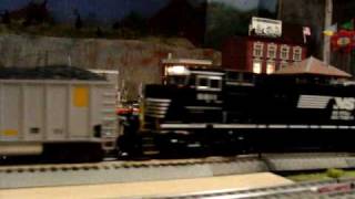 preview picture of video 'Norfolk Southern Dash 9s and CSX sd80 MAC'