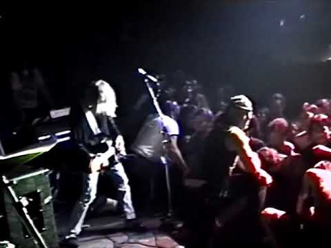 Kurt Cobain fights a bouncer